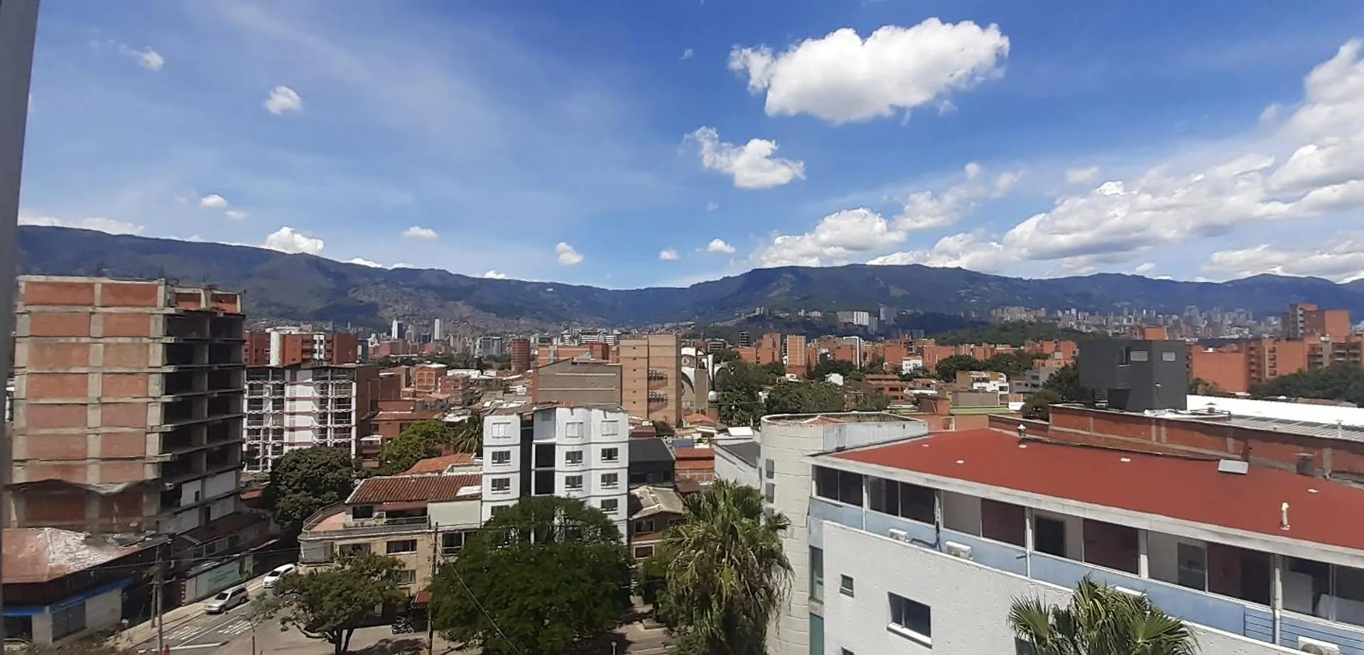 Mingle With The Beautiful Paisas, Perfect Location Apartment Medellin