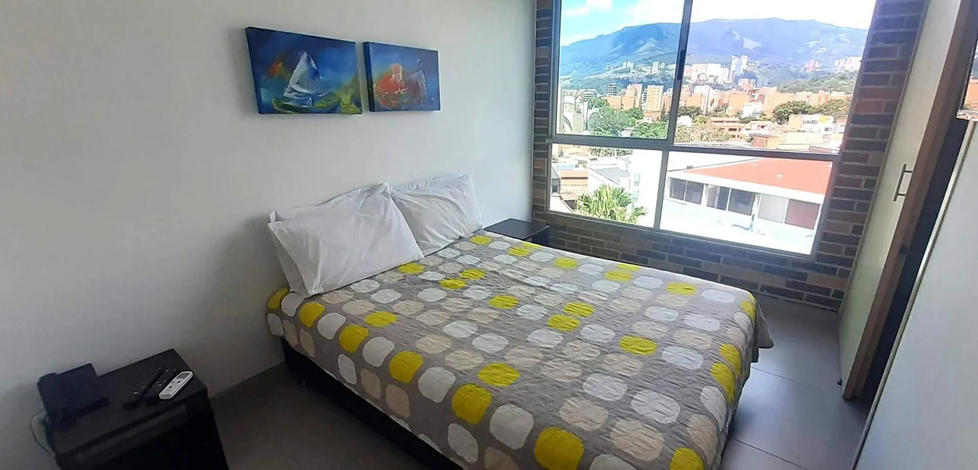 Mingle With The Beautiful Paisas, Perfect Location Apartment Medellin 0*,  Colombia