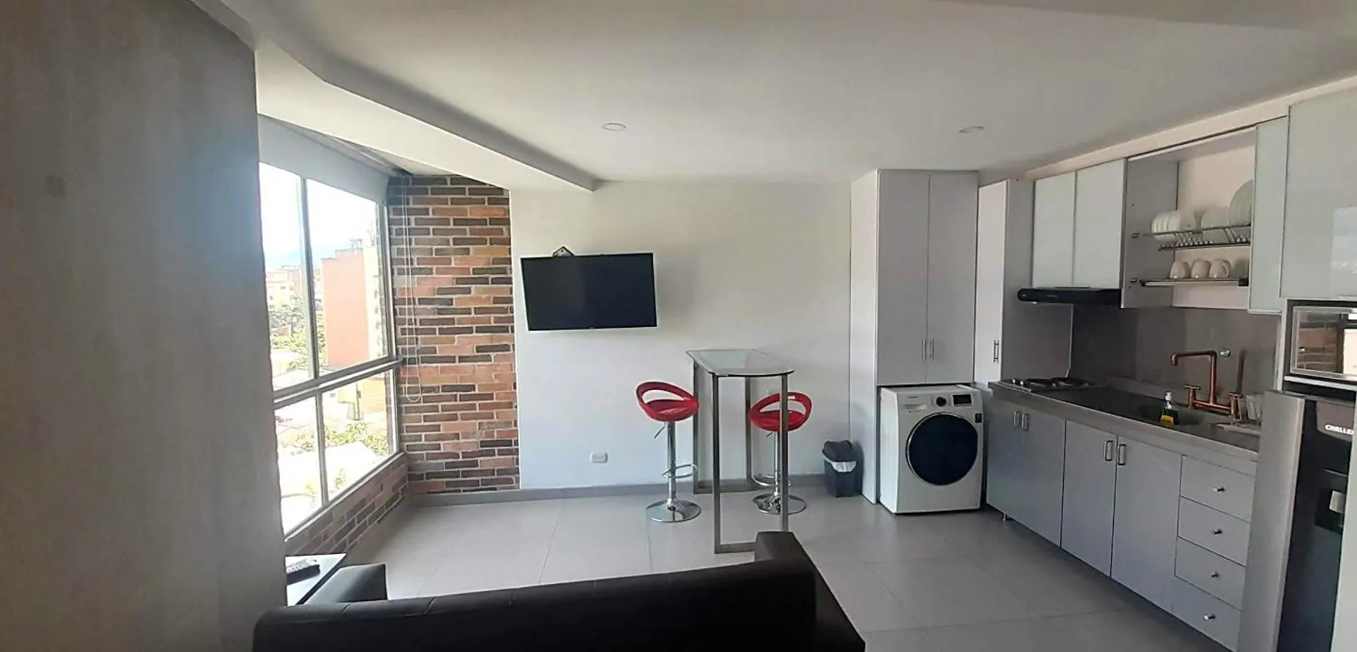 Mingle With The Beautiful Paisas, Perfect Location Apartment Medellin